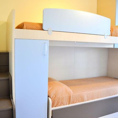 לאזיסה Small Residence Of Only 18 Apartments With Swimming Pool מראה חיצוני תמונה