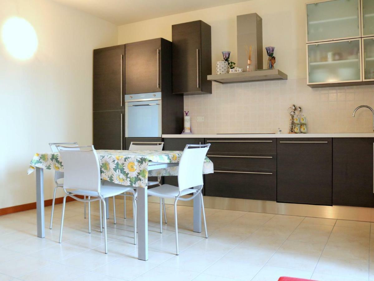 לאזיסה Small Residence Of Only 18 Apartments With Swimming Pool מראה חיצוני תמונה