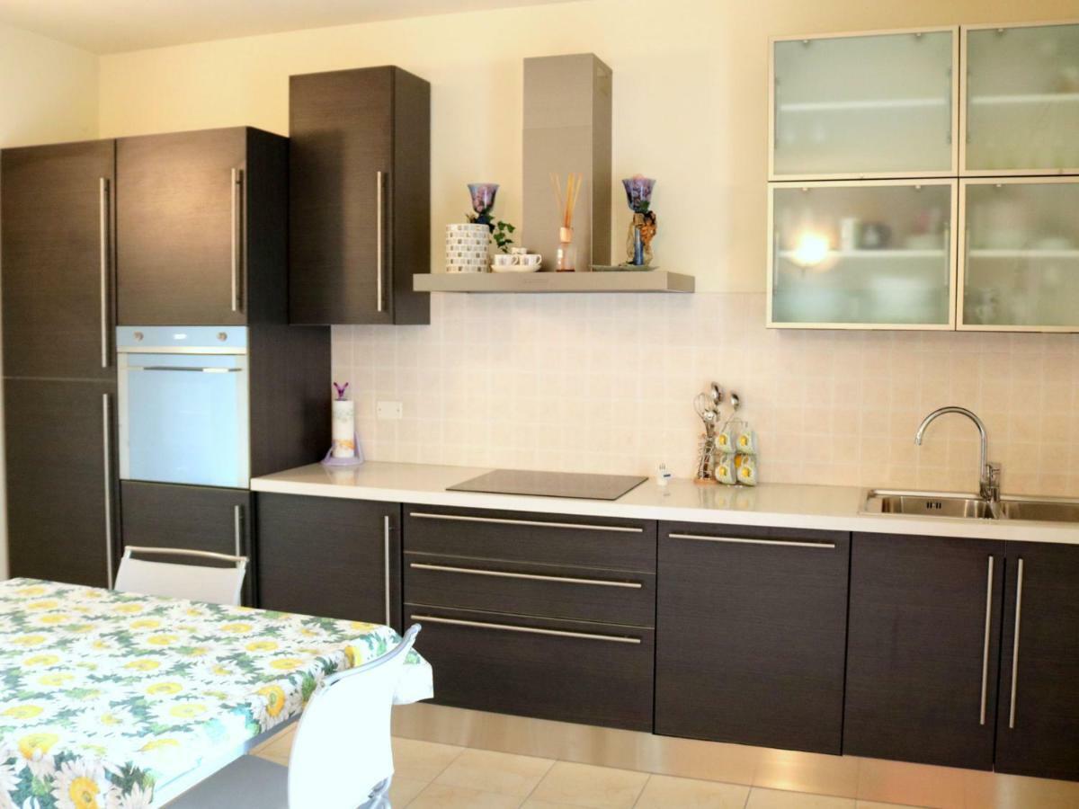 לאזיסה Small Residence Of Only 18 Apartments With Swimming Pool מראה חיצוני תמונה