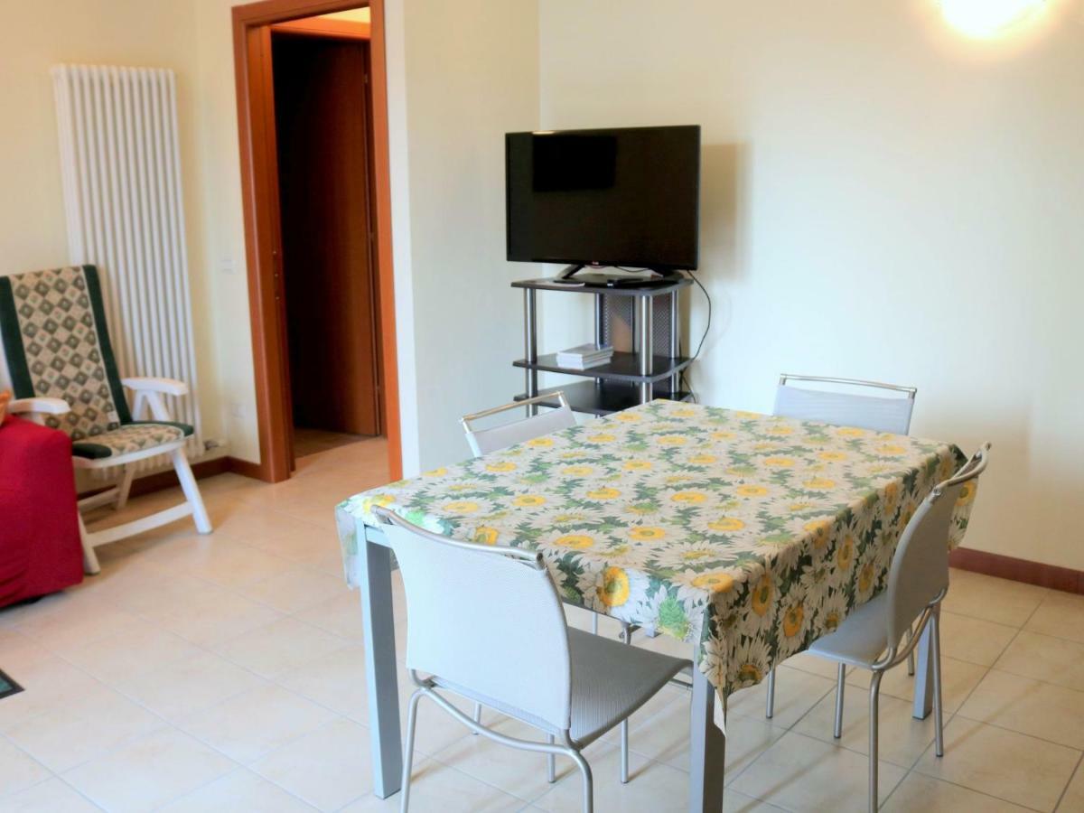 לאזיסה Small Residence Of Only 18 Apartments With Swimming Pool מראה חיצוני תמונה